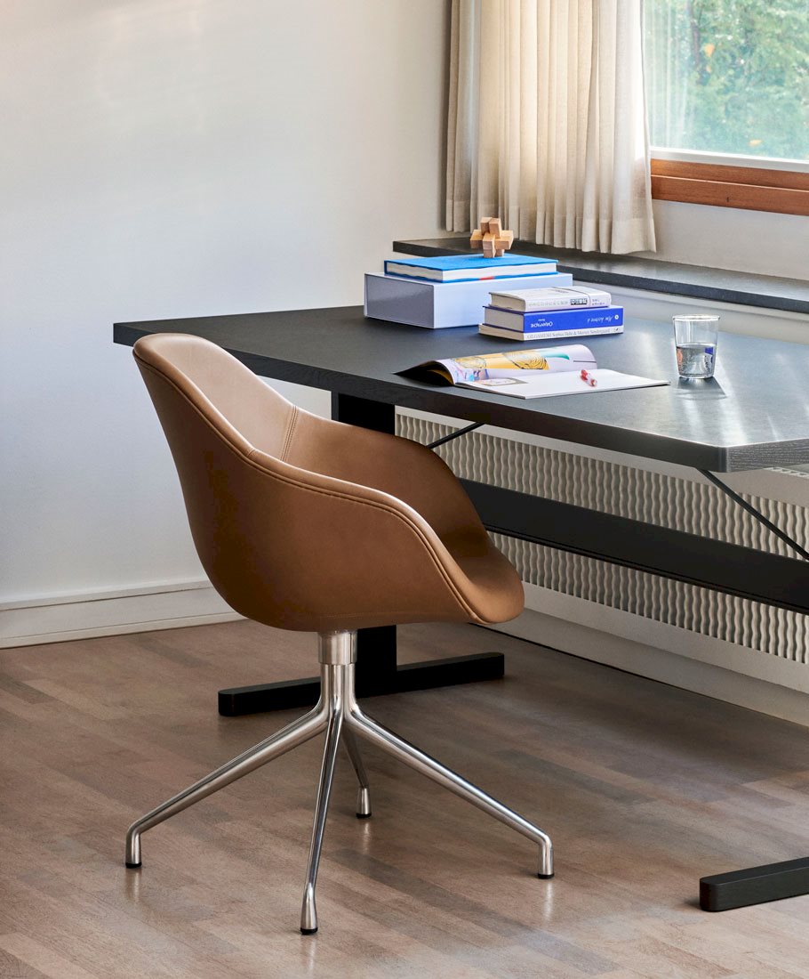 aac-121_910x1100_brandmodel2